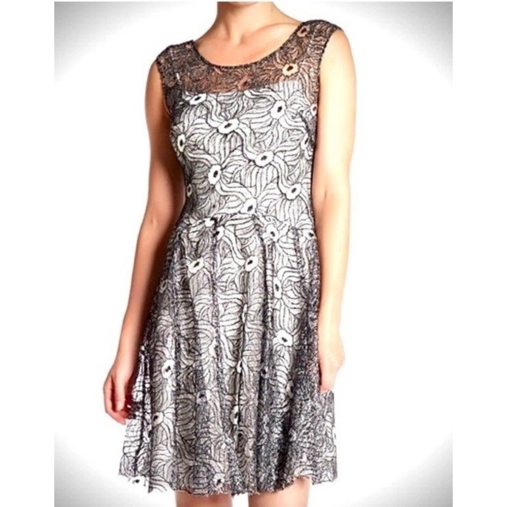 NWT Vera Wang‎ Size 6 Embroidered Lace Fit And Flare Graduation Wedding Guest